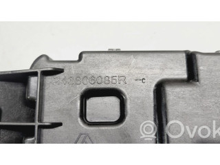 Другая деталь отсека двигателя