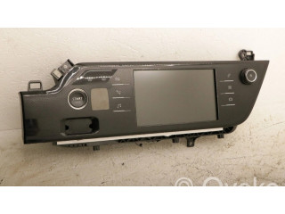 Радио/ проигрыватель CD/DVD / навигация