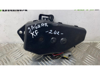 Притягиватель задней крышки