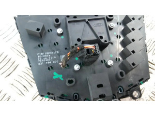 Радио/ проигрыватель CD/DVD / навигация