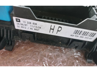 Блок предохранителей 13220830 Opel Astra H