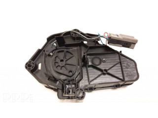 Притягиватель задней крышки