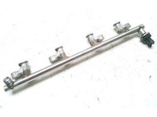 Топливная рампа PE0113150, PE0113150 Mazda 3 III