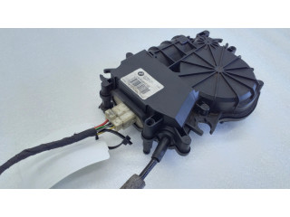 Притягиватель задней крышки