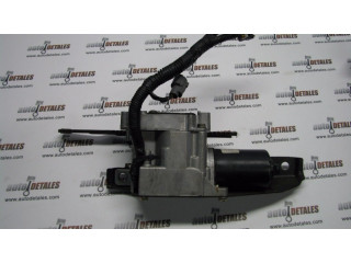 Притягиватель задней крышки