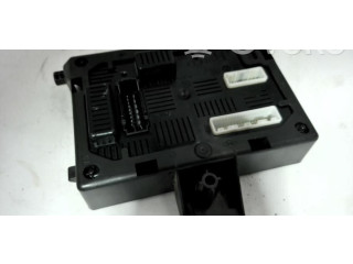 Блок предохранителей     Renault Clio III    