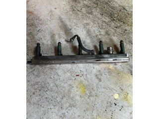 Топливная рампа 2213146   Volvo S80  