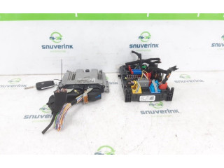 Блок управления двигателя 9832694380   Opel Combo E