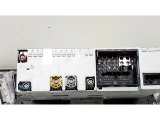 Радио/ проигрыватель CD/DVD / навигация