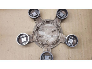 Заводская крышка (крышки) от центрального отверстия колеса