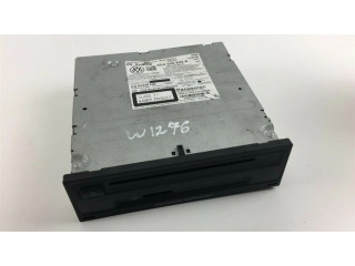 Радио/ проигрыватель CD/DVD / навигация