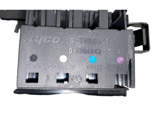 Блок предохранителей  E0000031, 2115452601   Mercedes-Benz R W251    