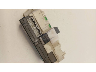 Блок предохранителей MN141424, 311041192 Mitsubishi Endeavor