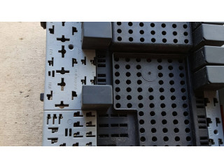 Pojistková skříňka 8688153, 8645729 Volvo S60 2003