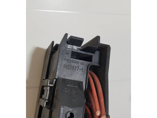 Блок предохранителей 90589541, 14526271 Opel Meriva A