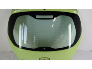 Задняя крышка (багажника)