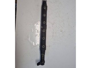 Топливная рампа 8658252 Volvo S60 для двигателя D5244T2