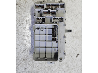 Блок предохранителей YQE000070, 211119081401 Rover 45