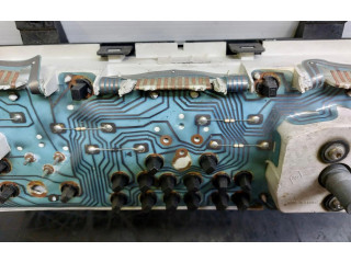 Блок предохранителей  7700841348   Renault Clio I    