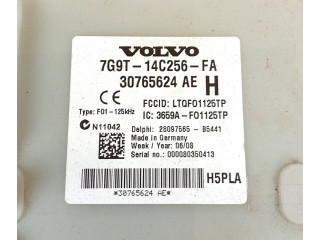 Блок предохранителей 30765624   Volvo V70    