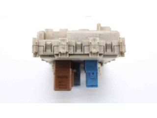 Блок предохранителей 243505M300 Nissan Almera N16