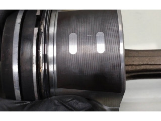  Поршень с шатуном D4164T W301  Volvo V70  