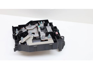 Блок предохранителей 8889877787, 32265898 Lynk & co 01