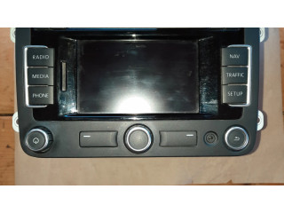 Радио/ проигрыватель CD/DVD / навигация