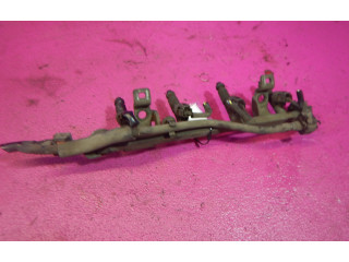 Vstřikovací lišta    Mazda 323    CE04D16 