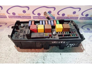 Блок предохранителей 460023260 Opel Vectra C