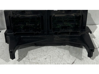 Блок предохранителей    Jeep Cherokee III KJ    