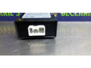 Блок предохранителей 935713E000   KIA Sorento    