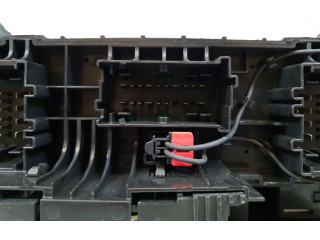 Pojistková skříňka 1034405-00-F Tela Model S 2017