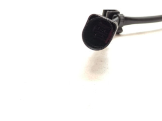 Замок багажника 2K5827201C    Volkswagen Caddy 2011 - 2016 года