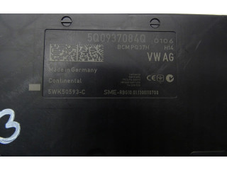 Блок комфорта 5Q0937084Q Skoda Octavia Mk3 (5E)