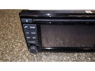 Радио/ проигрыватель CD/DVD / навигация