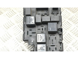 Блок предохранителей 8678449, 518829015   Volvo S80    