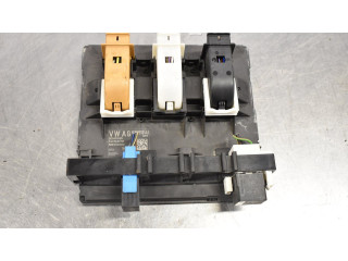   Pojistková skříňka    Volkswagen Caddy 2014