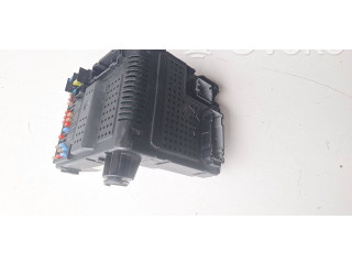 Блок предохранителей    30728356, 12216069   Volvo V70