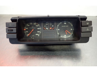 Přístrojová deska Audi 80 90 B2 1983 8111733181117332