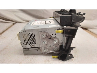 Радио/ проигрыватель CD/DVD / навигация