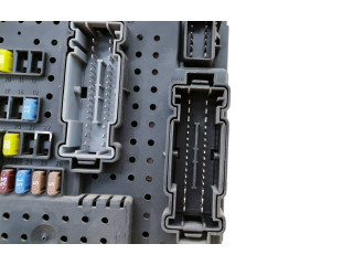 Блок предохранителей 8676391, 12217799   Volvo XC90    