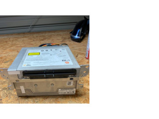 Радио/ проигрыватель CD/DVD / навигация