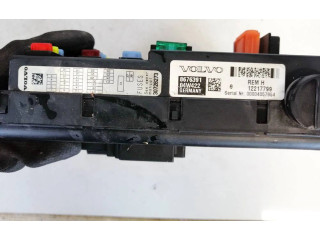 Блок предохранителей  12217799, 00004857954   Volvo V70    