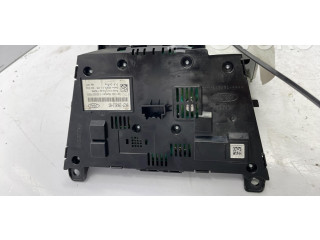 Радио/ проигрыватель CD/DVD / навигация