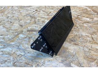 Радио/ проигрыватель CD/DVD / навигация