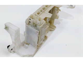 Блок предохранителей 827300H030 Peugeot 108