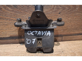 Замок багажника 1Z5827501C, BN3CZ Skoda Octavia Mk2 (1Z) 2004 - 2013 года