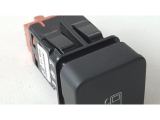 Включатель открытия топливного бака