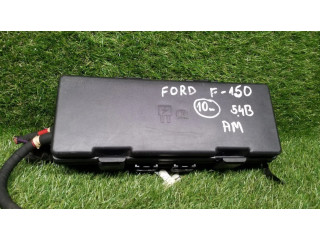 Блок предохранителей  9L1T14A003BA   Ford F150    